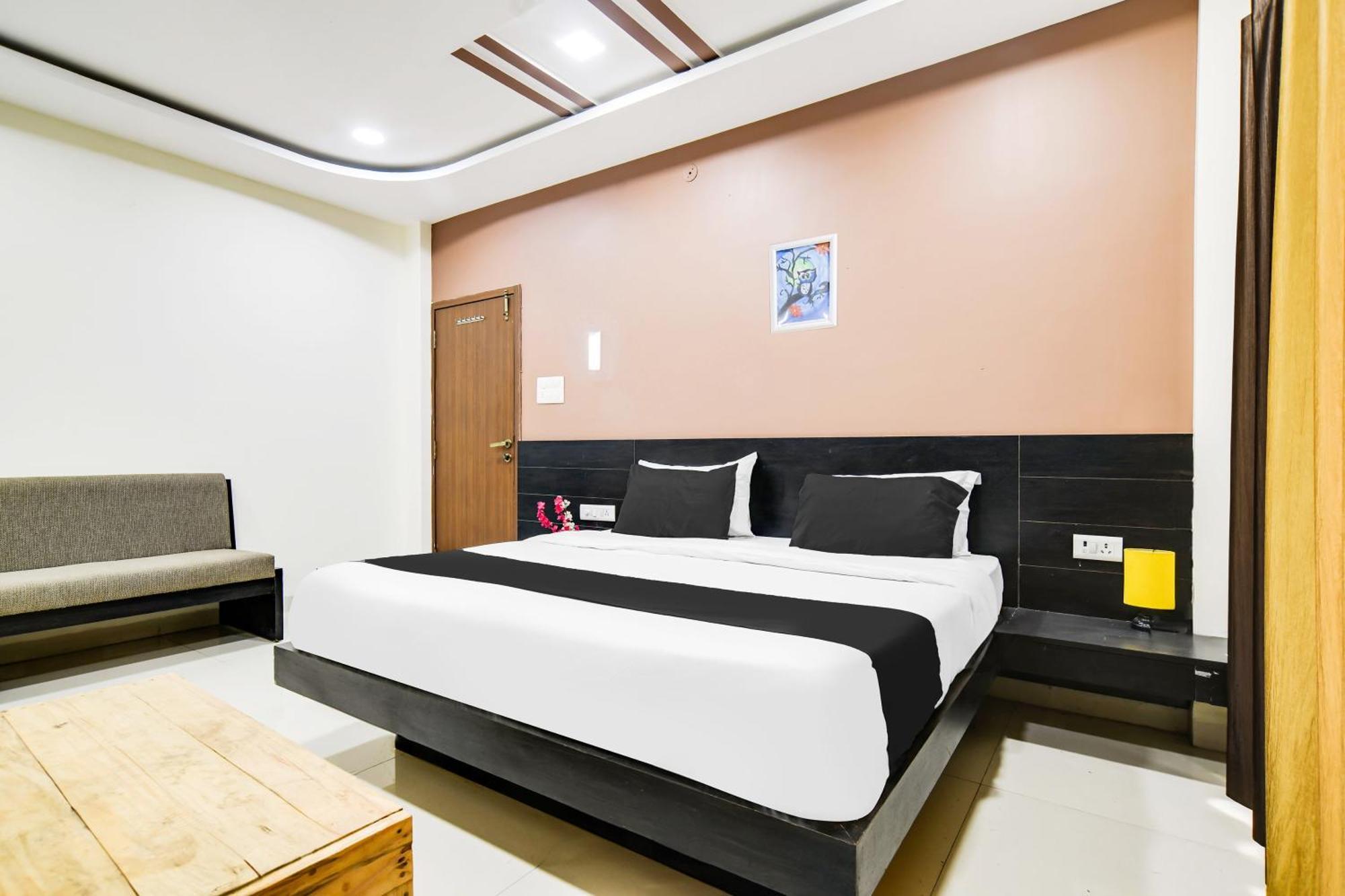 Super Collection O Indore Near Omax City 1 Kanadiya Екстер'єр фото