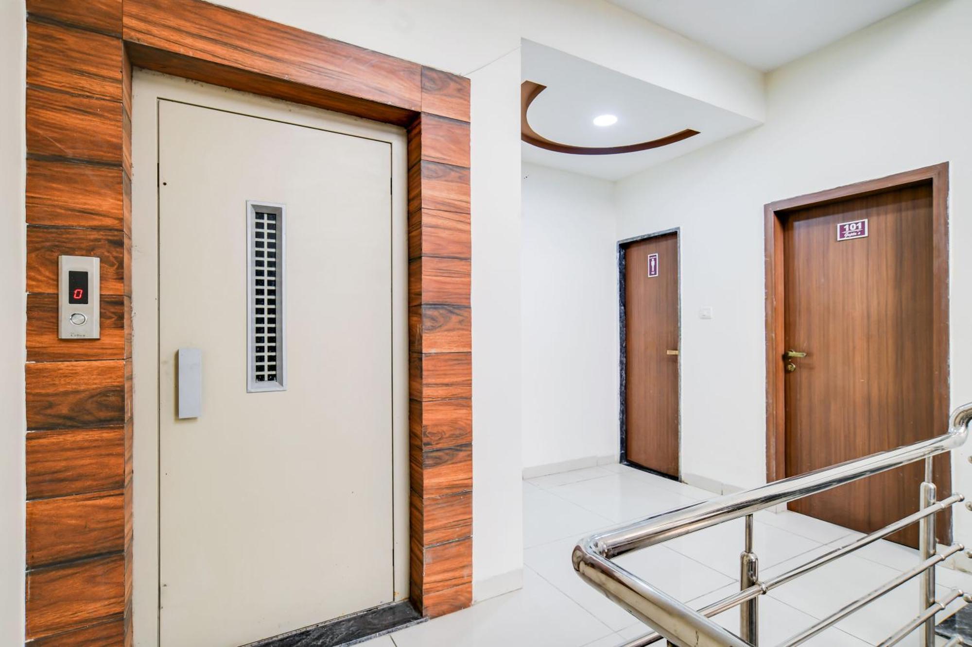 Super Collection O Indore Near Omax City 1 Kanadiya Екстер'єр фото