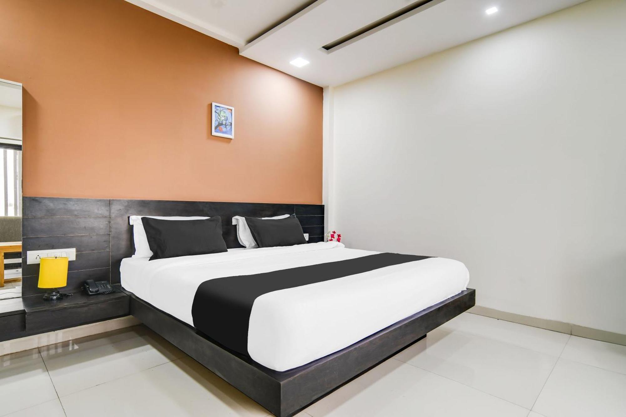 Super Collection O Indore Near Omax City 1 Kanadiya Екстер'єр фото
