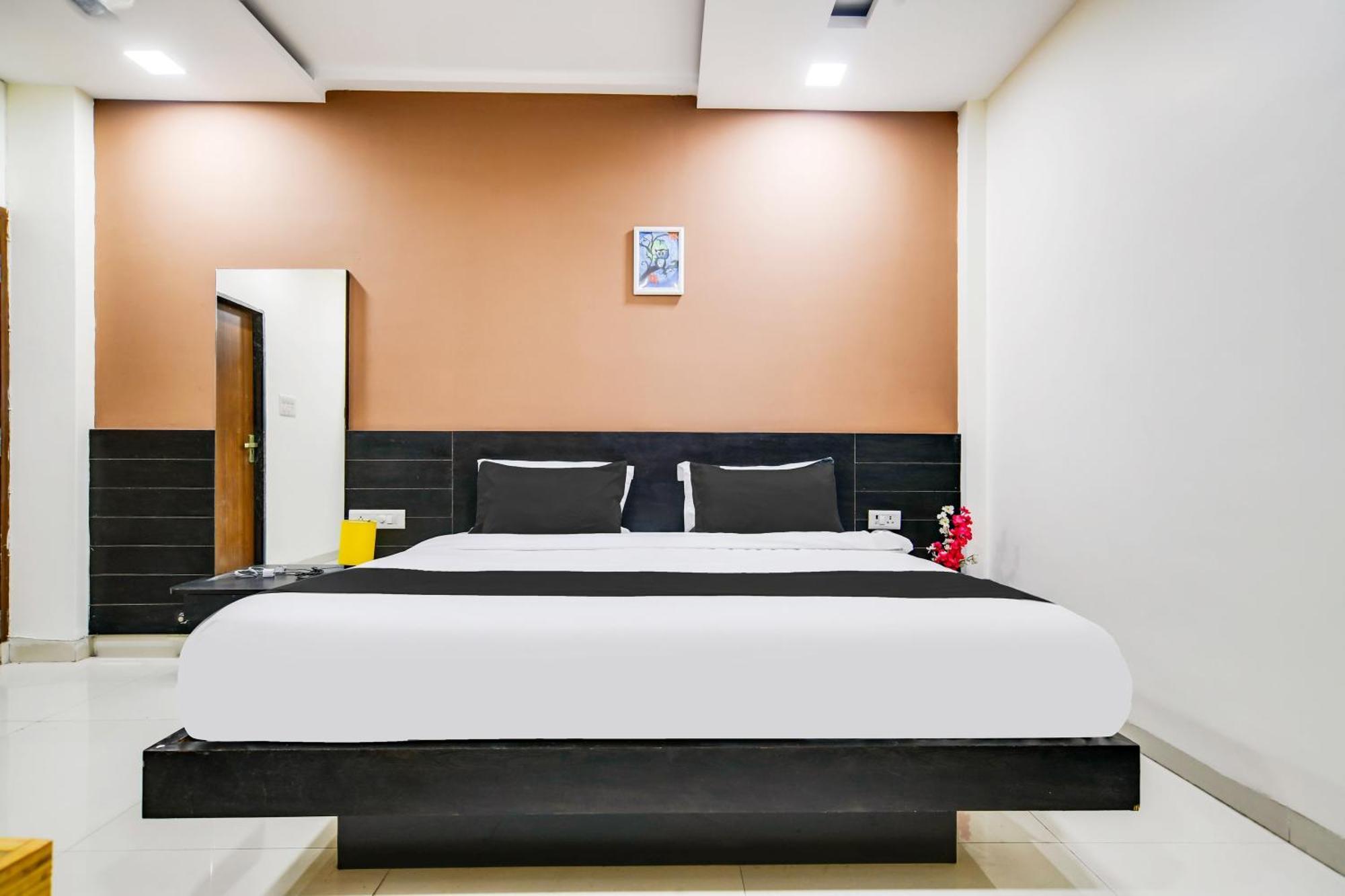 Super Collection O Indore Near Omax City 1 Kanadiya Екстер'єр фото
