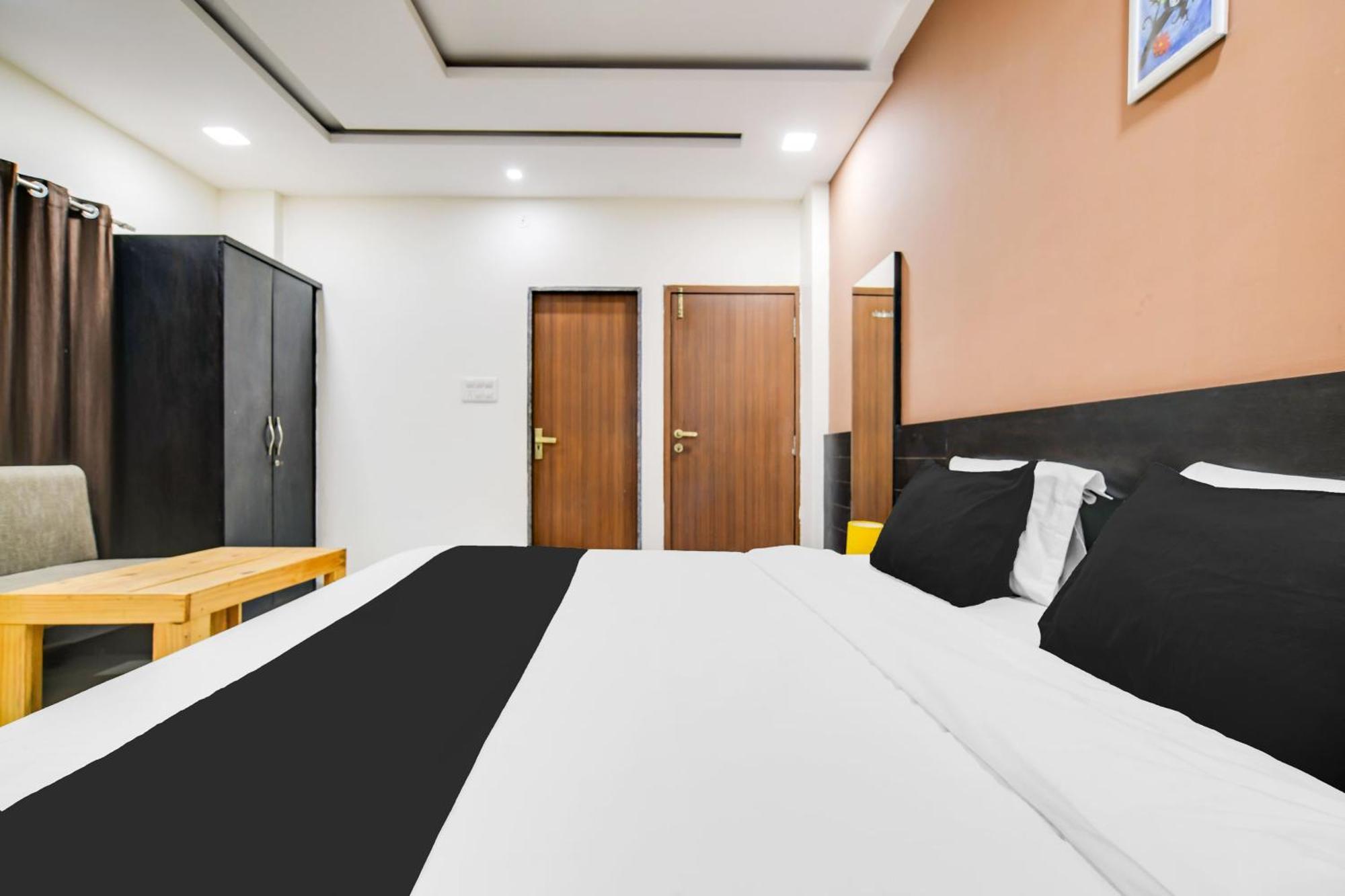 Super Collection O Indore Near Omax City 1 Kanadiya Екстер'єр фото