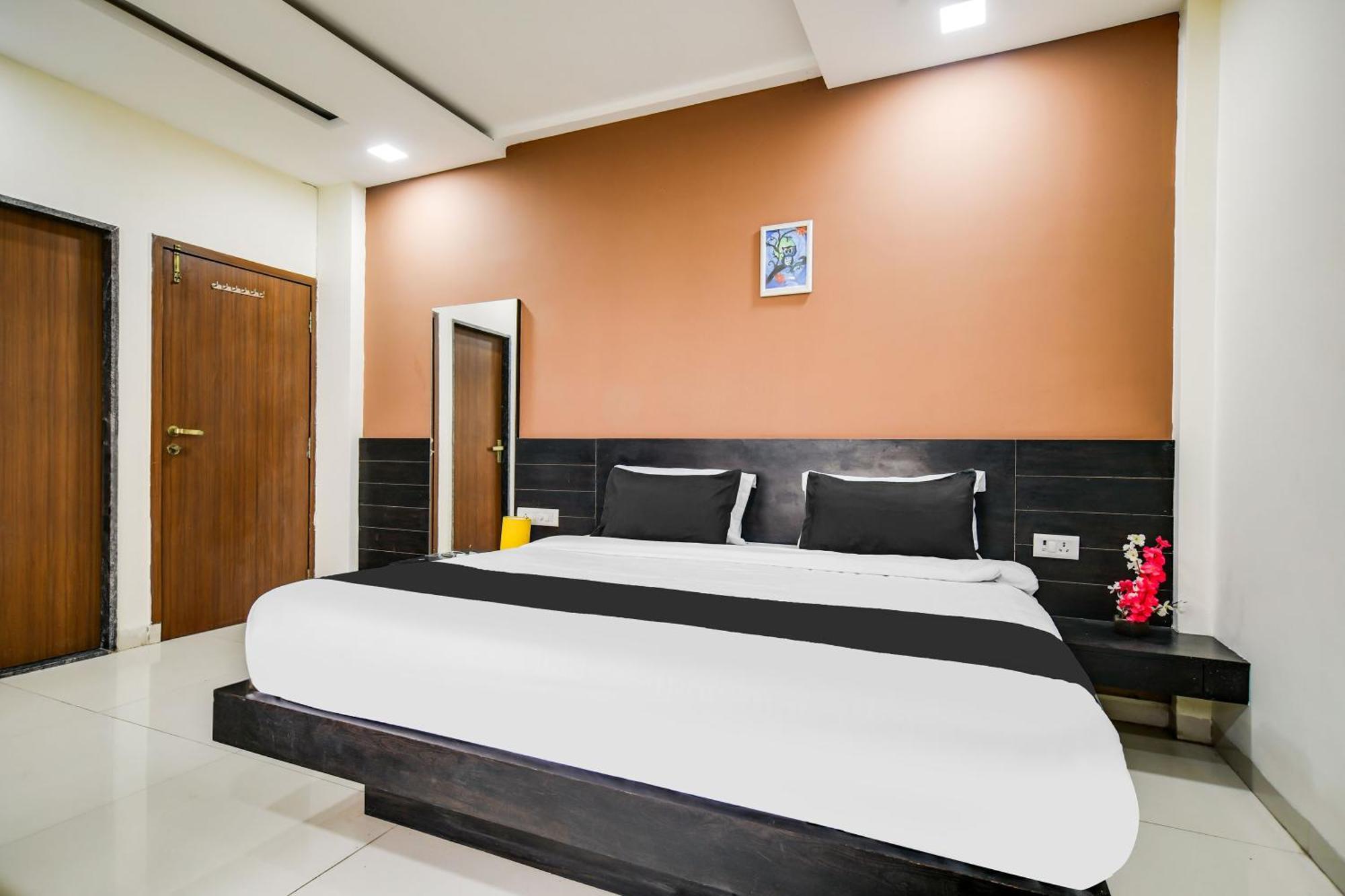 Super Collection O Indore Near Omax City 1 Kanadiya Екстер'єр фото