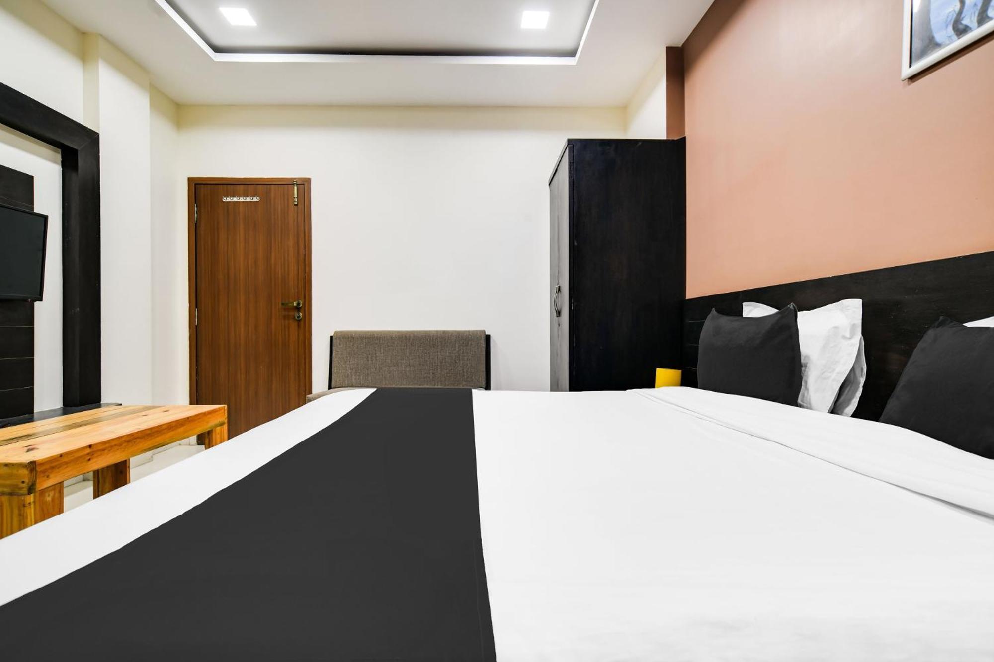 Super Collection O Indore Near Omax City 1 Kanadiya Екстер'єр фото