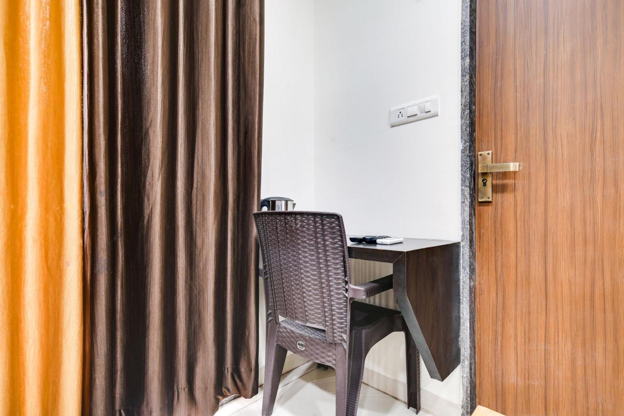 Super Collection O Indore Near Omax City 1 Kanadiya Екстер'єр фото